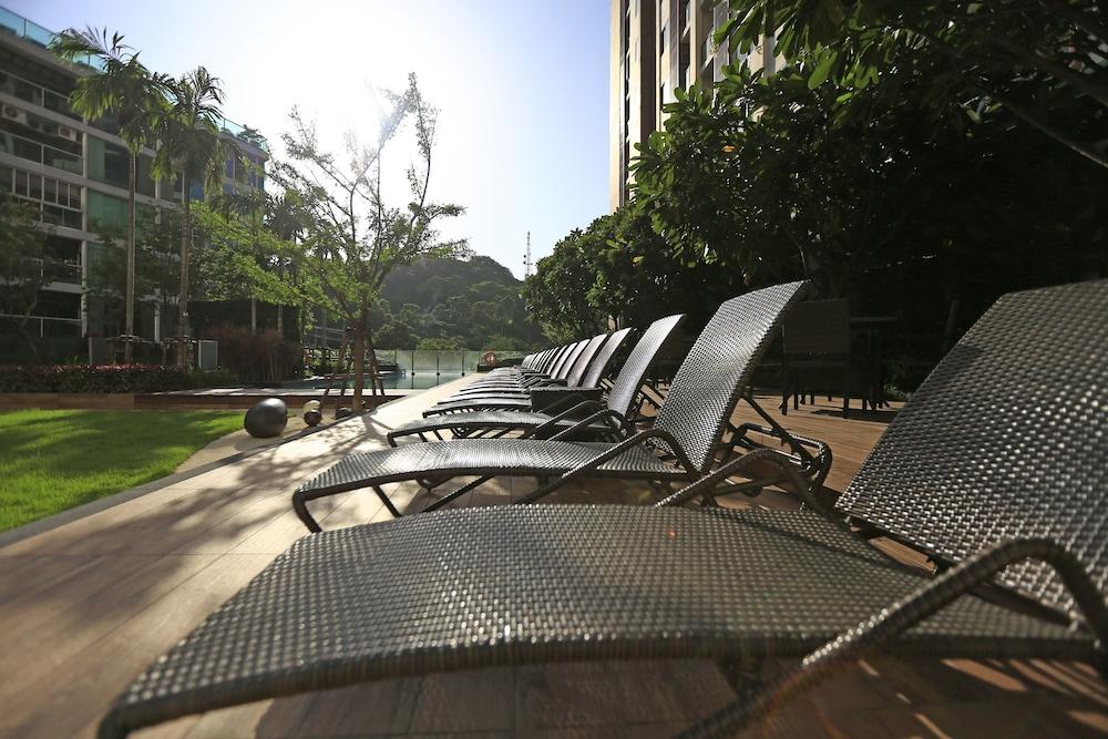 Unixx Condominiums by Win 99 Group Sundeck