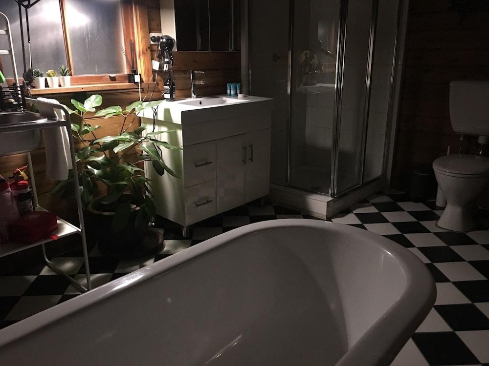 Pop Artist's Concept Store On Darling St Bathroom