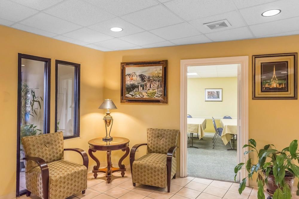 Quality Inn Calera I-65 exit 231 Lobby