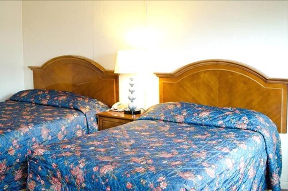 Lee High Inn Room
