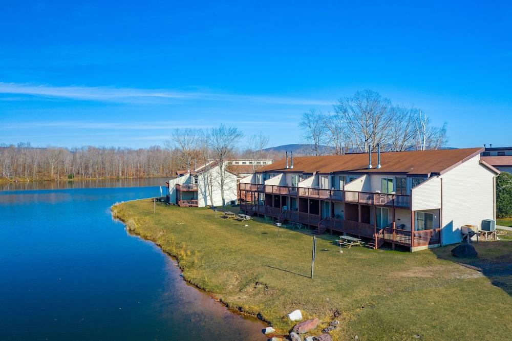 Crown Resorts at the Poconos