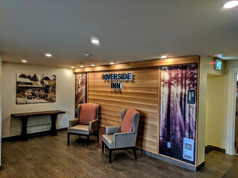 Riverside Inn Lobby Sitting Area