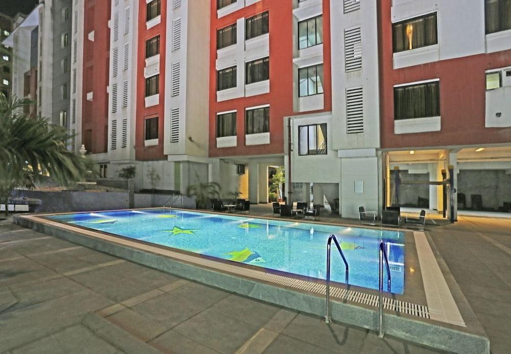 Keys Select by Lemon Tree Hotels, Nestor, Mumbai Outdoor Pool