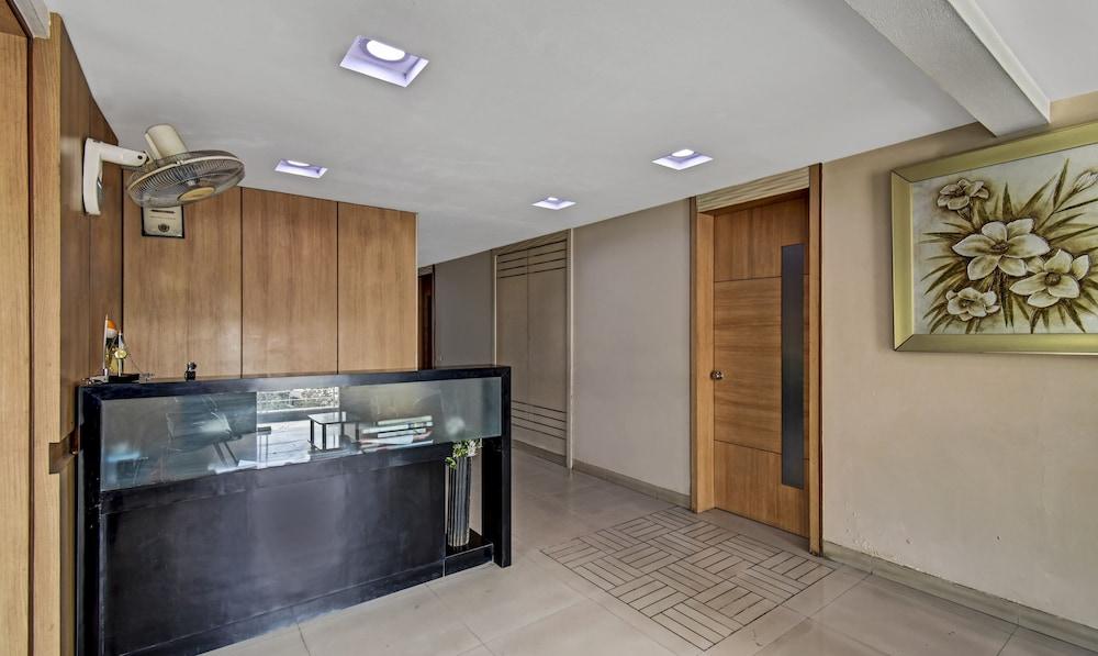 Treebo Admiral Suites New Usmanpura Reception