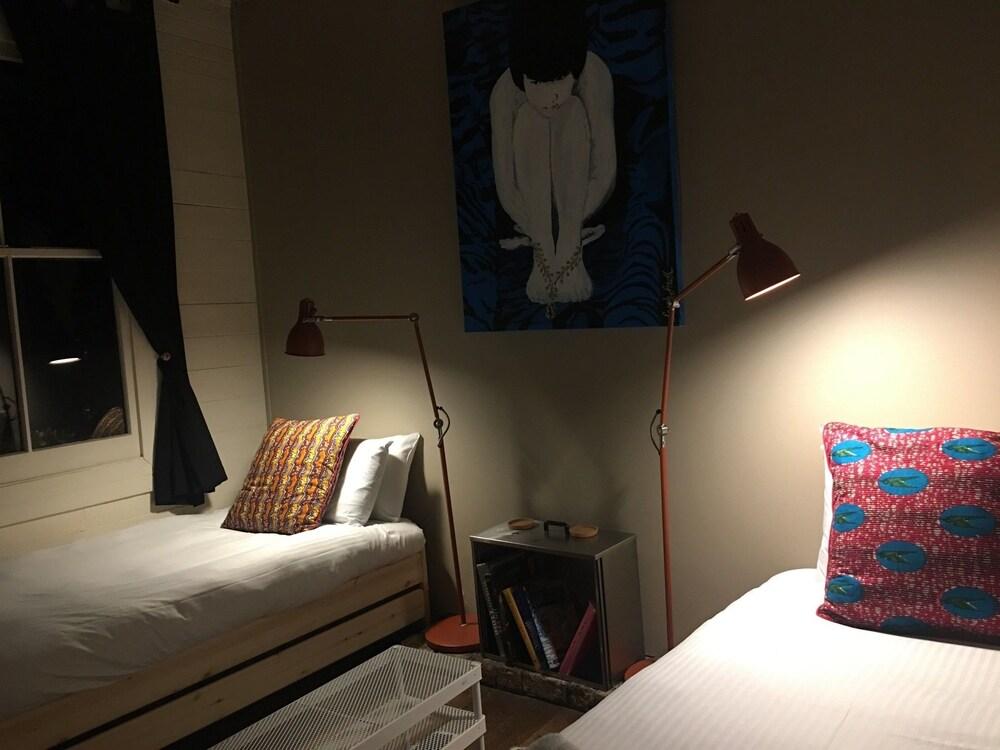 Pop Artist's Concept Store On Darling St Room