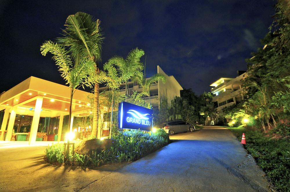 Grand Bleu Ocean View Pool Suite Exterior
