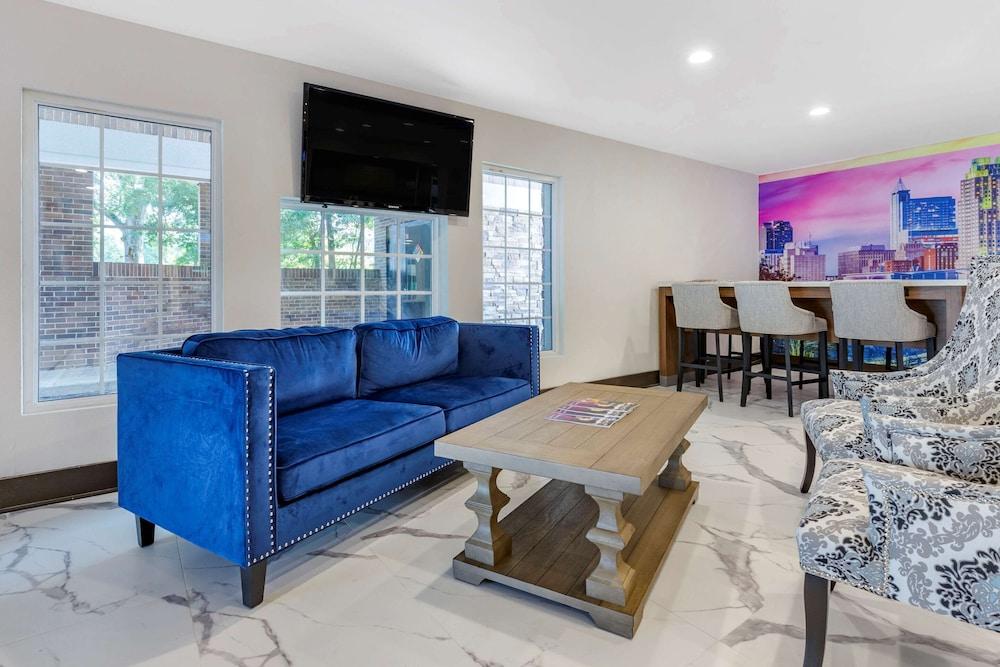 Clarion Pointe Raleigh Midtown Lobby