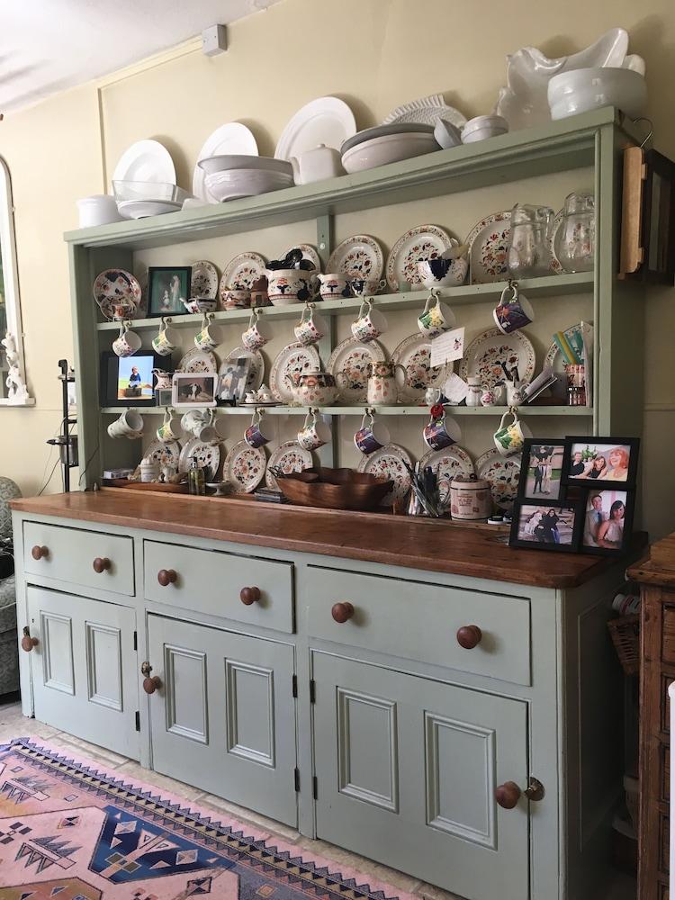 Gladstone Guesthouse Interior Detail
