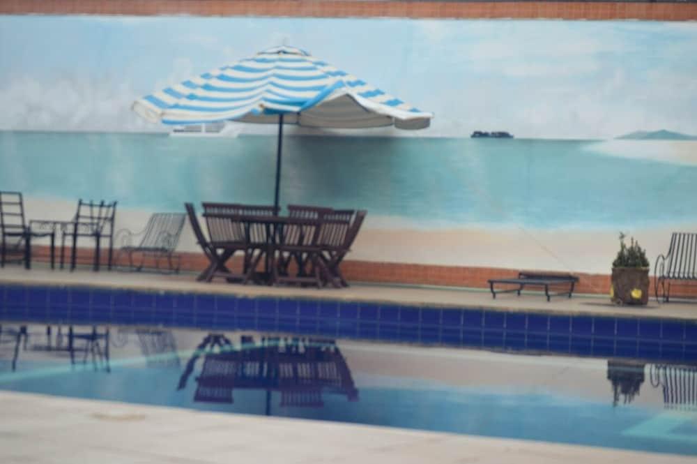 Finch & Sons Outdoor Pool