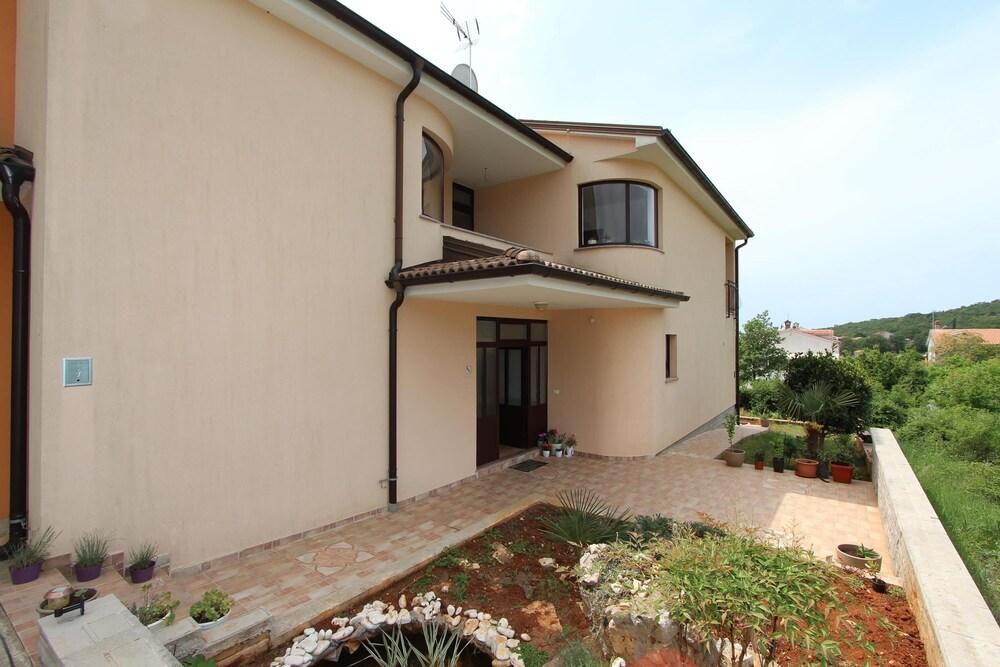 Apartment Dado