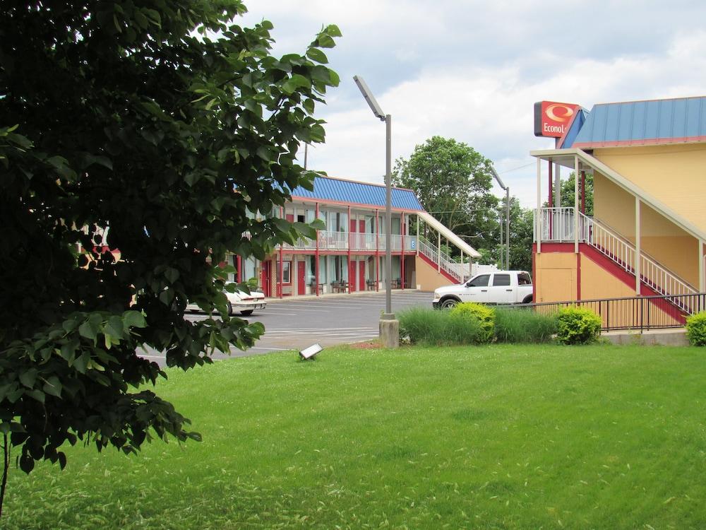 Econo Lodge Carlisle Central Exterior