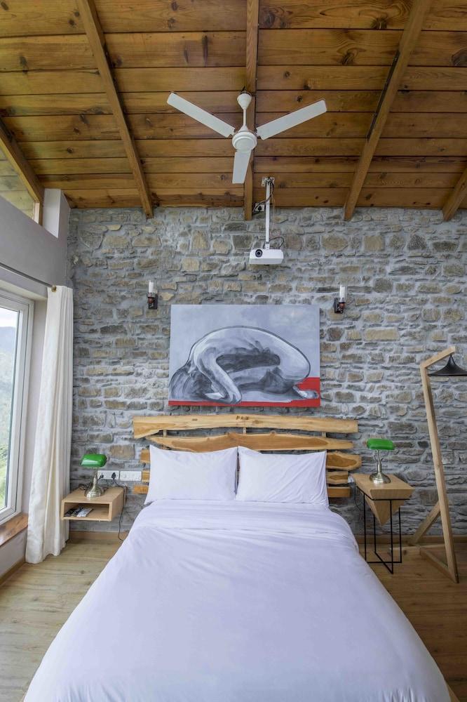 Seclude Ramgarh, Cliff's Edge Room