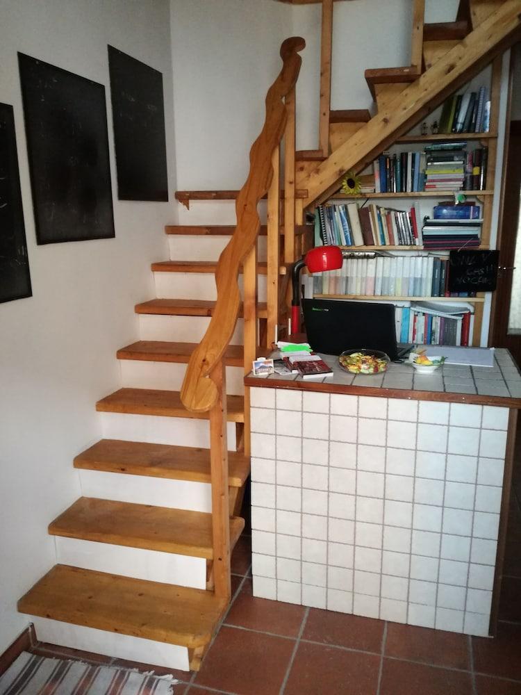 B&B PompeiLog Interior Entrance