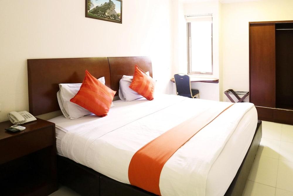 Hyper Inn Room