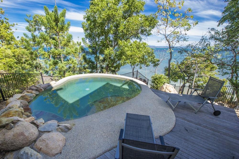 Headland Hideaway Outdoor Spa Tub