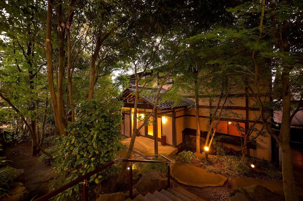 Yufuin Onsen Toshoan Exterior