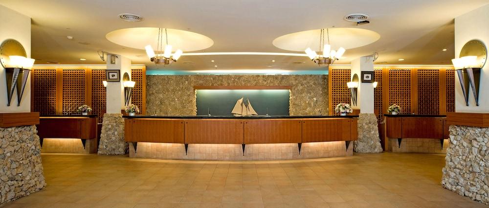 YoHo Beach Resort Reception