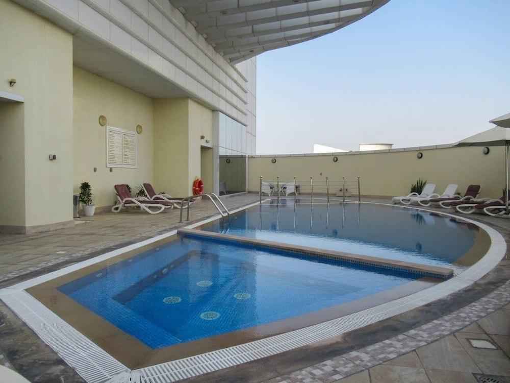 Stylish Studio Apartment in JLT With Lake Views! Waterslide