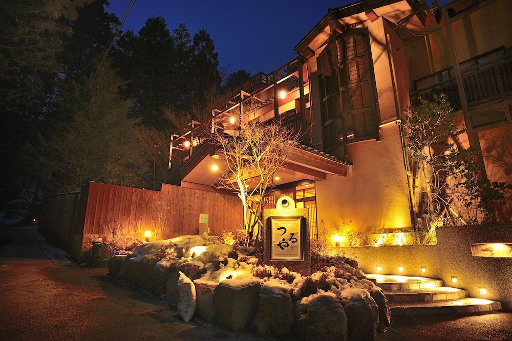 شيما أونسن تسورويا