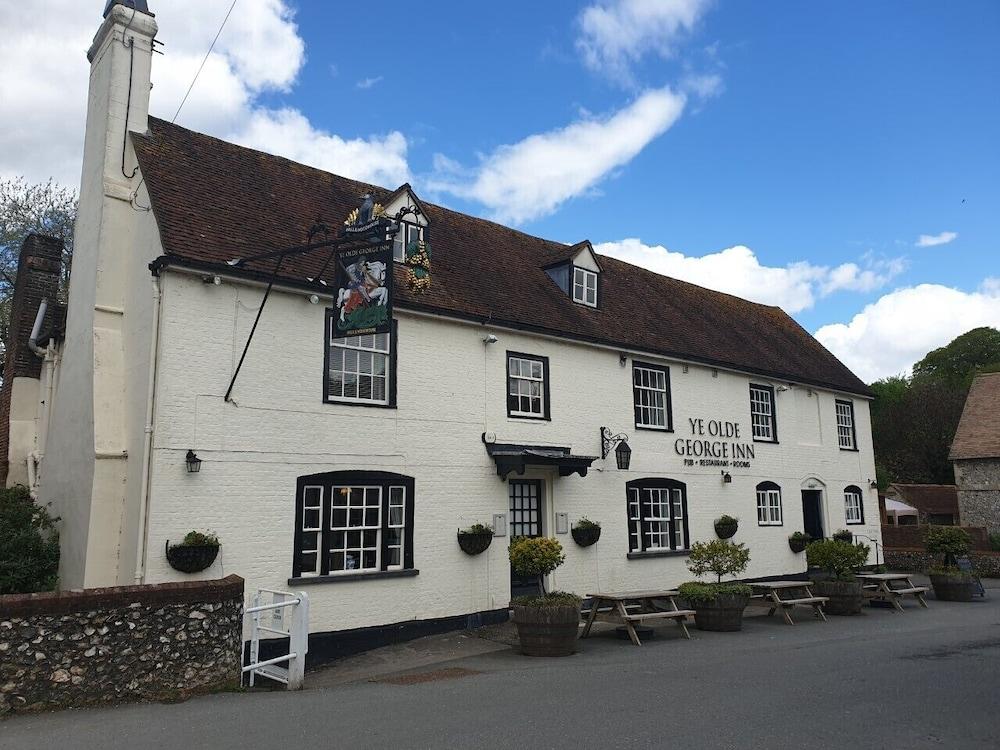 Ye Olde George Inn - Badger Pubs Exterior