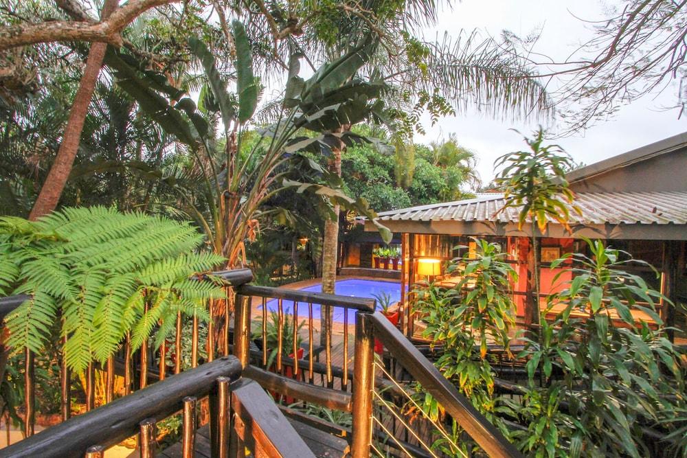Umlilo Lodge Exterior