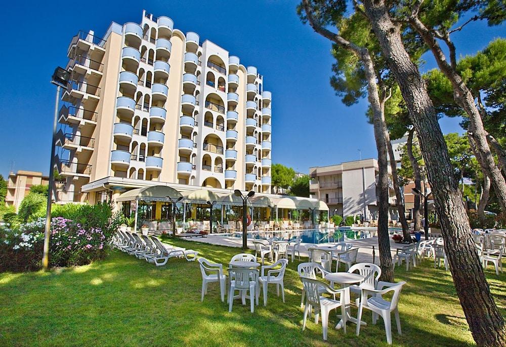 Parco Dei Principi Property Grounds