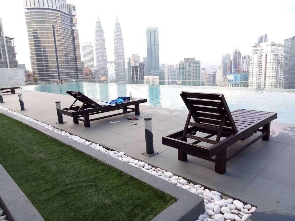 دورسيت ريزيدنسيز بوكيت بينتانغ - كمفرت ستاي باي سيلينا حمام سباحة مكشوف