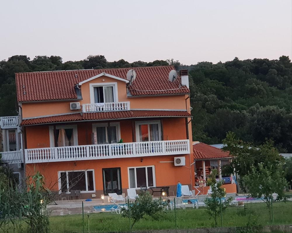 أبارتمنتس سيهيرزادا المنطقة المحيطة بالمنشأة