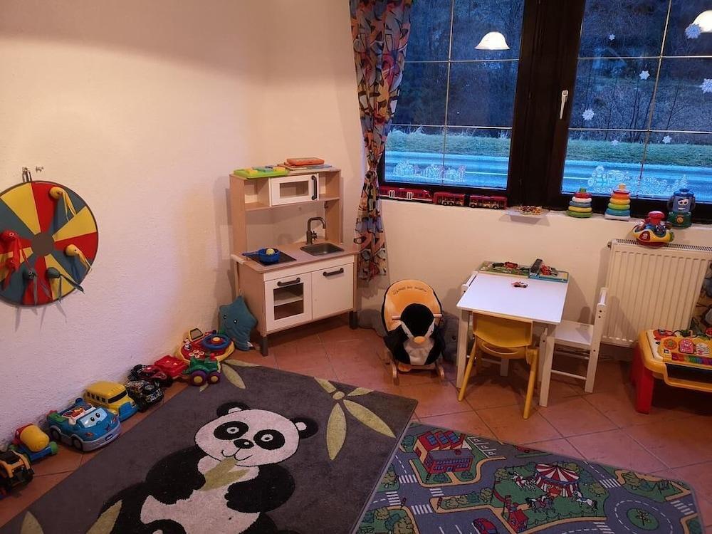 Gasthof zum Falkenstein Children's play area - indoor