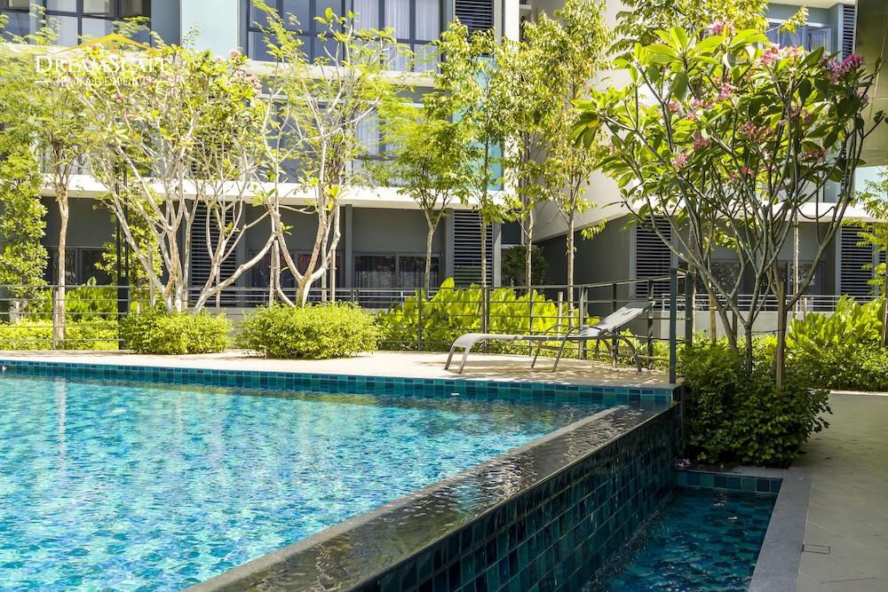 Core Suite KLIA By DreamScape Outdoor Pool