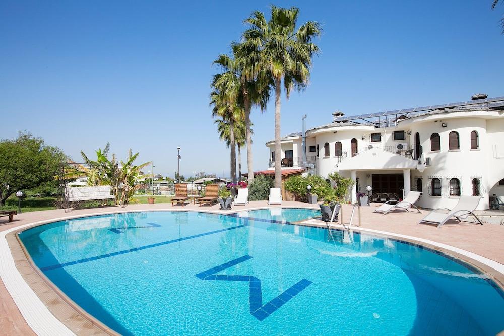 ميريمز هوتل