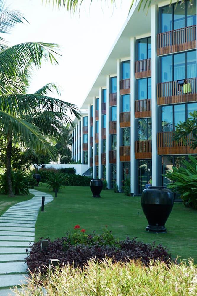 Sunrise Premium Resort Hoi An Exterior