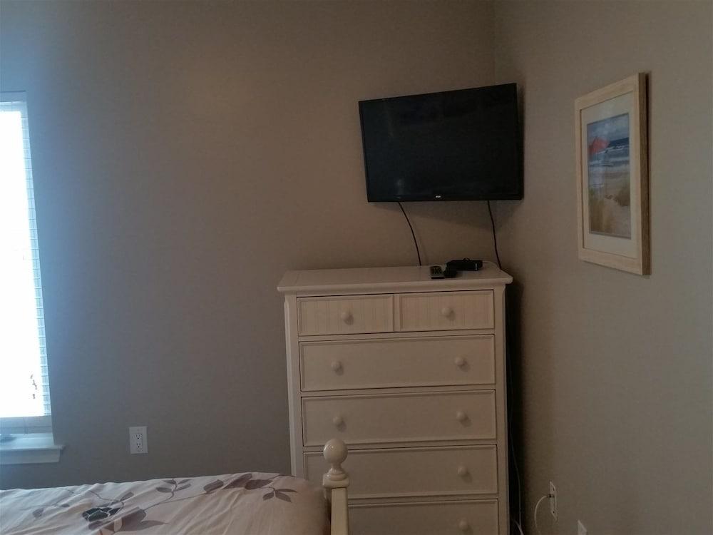 Wc7504 Ocean Avenue, Unit 201 Room