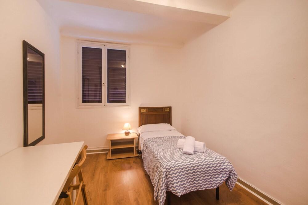 Lovely 4BD Apt 3min Walk to Ponte Vecchio Room
