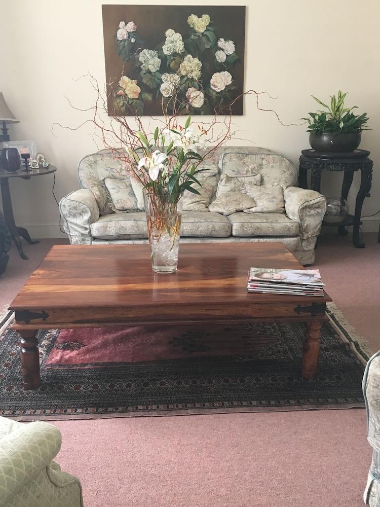 Gladstone Guesthouse Interior