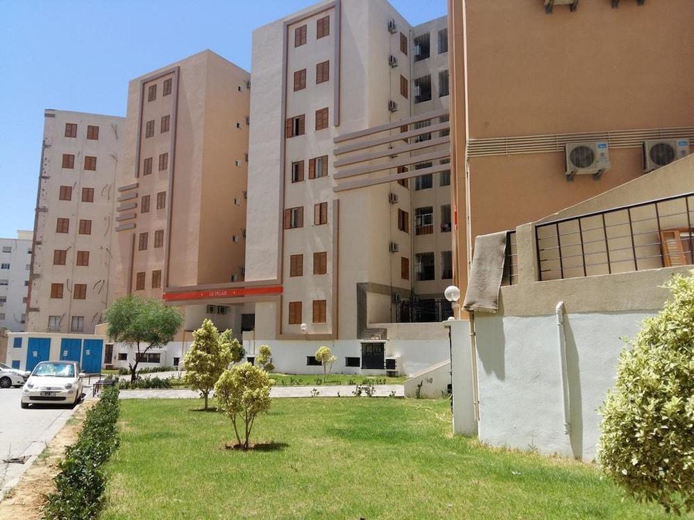 بنزينب إمو، المنزة