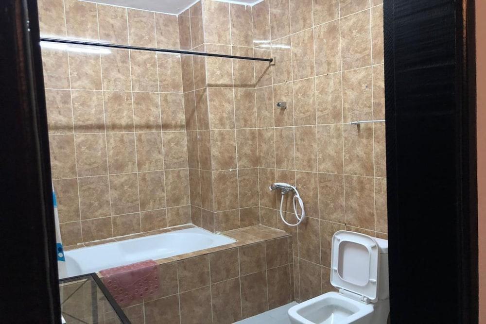 Résidence D Y T3 Bathroom
