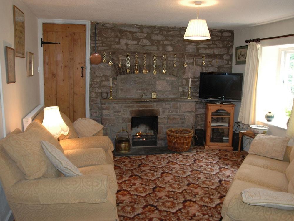 Rural Cottage With Lovely Features Such as a Warm Fireplace, Situated in Aber