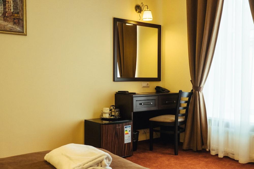 Adagio on Isaak square Room