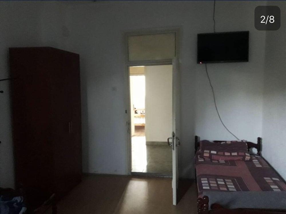 Lovec Room
