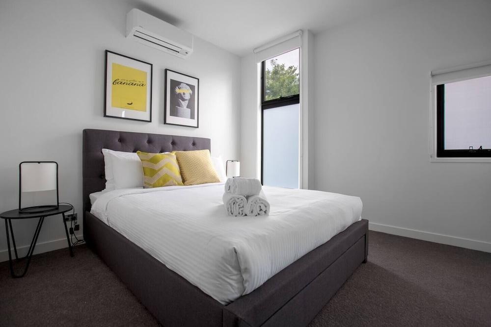 Elegant Stylish Living@mooneeponds Wifi/parking Room