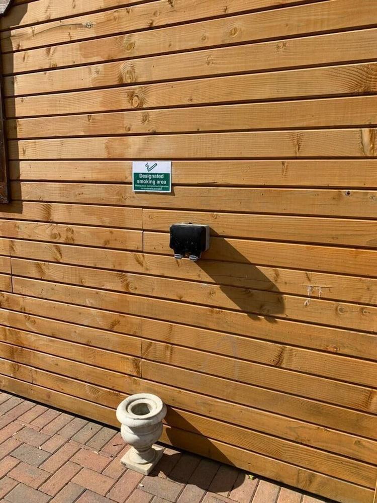 Immaculate Cabin 5 Mins to Inverness Dog Friendly Exterior