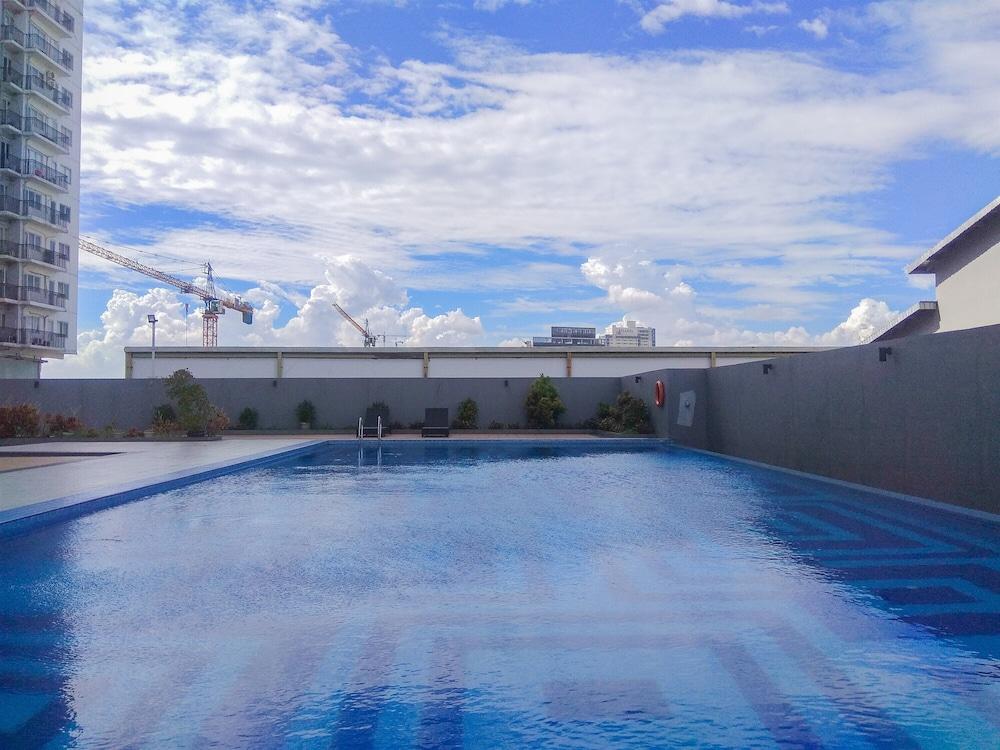 Spacious Studio Room @ Park View Condominium Apartment Waterslide