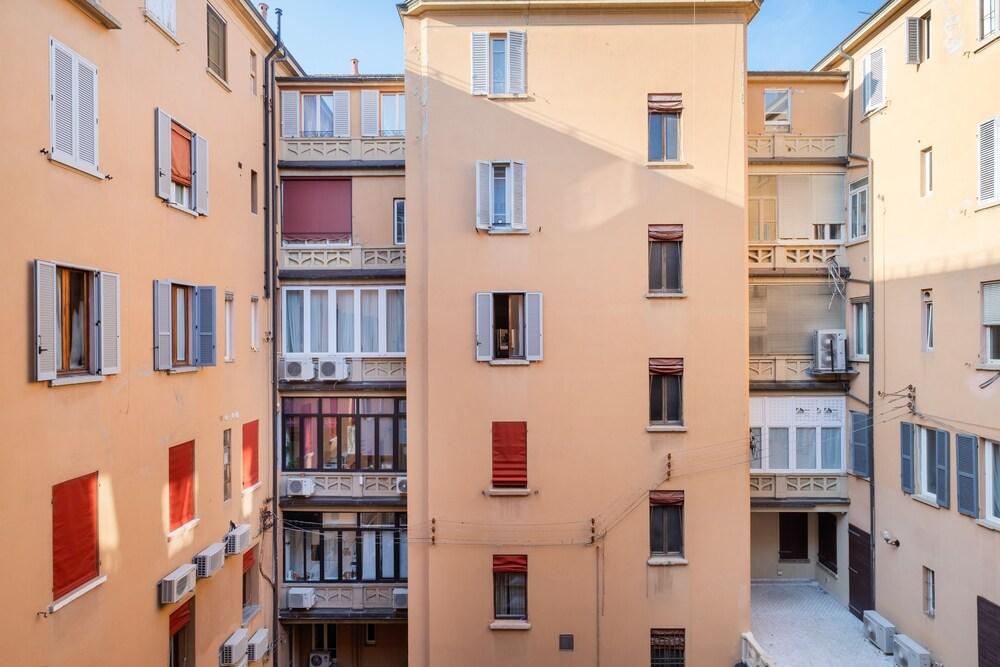 Monolocale tra Piazza del Nettuno e le Due Torri Exterior