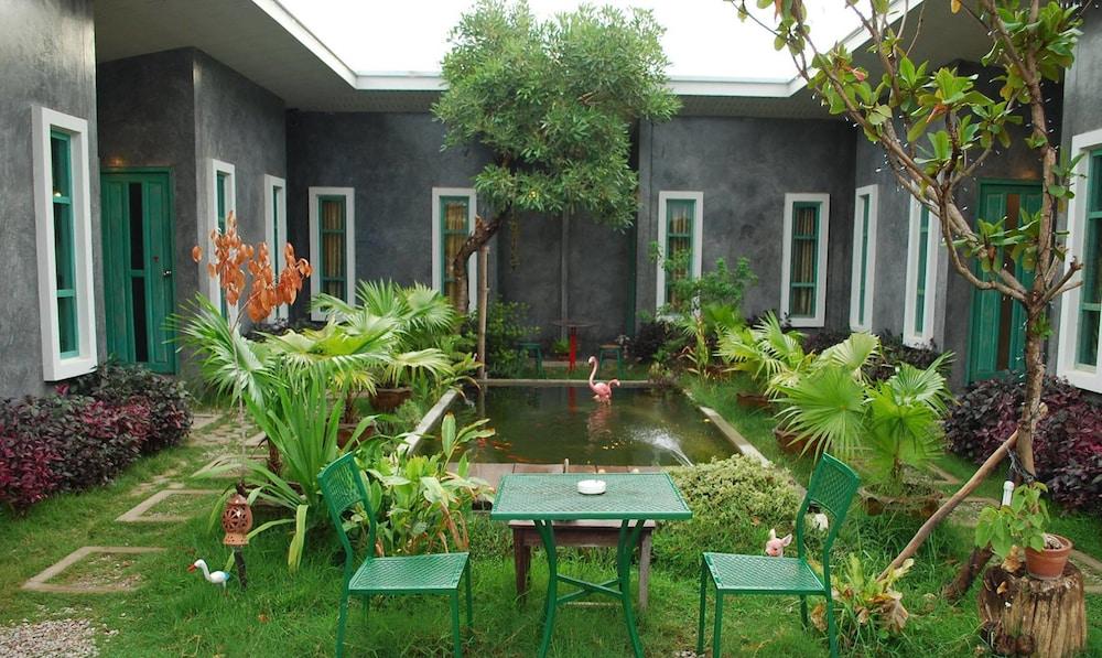 Chatchanan Resort Featured Image