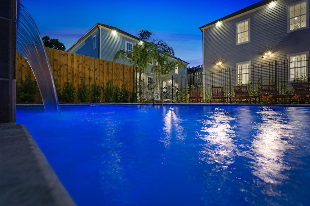 5BR with Pool - Great for Families - Near Everything Outdoor Pool