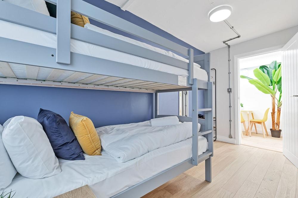 Right On : Bright On Apartment 1A | By My Getaways Room