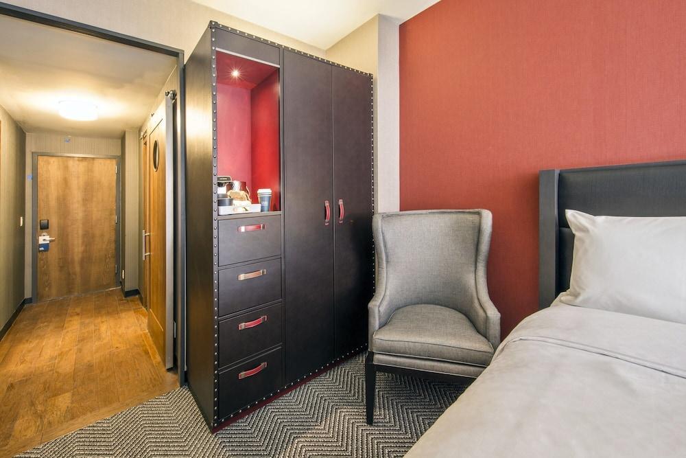 Four Points By Sheraton Manhattan Midtown West Room