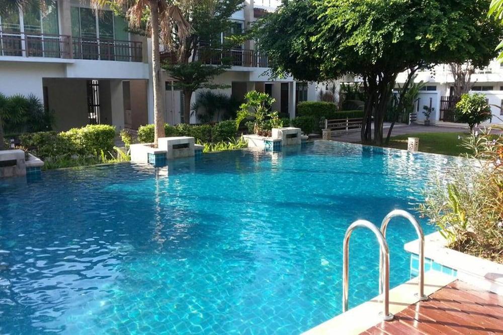 Cha Am Beach Front Pool Villa
