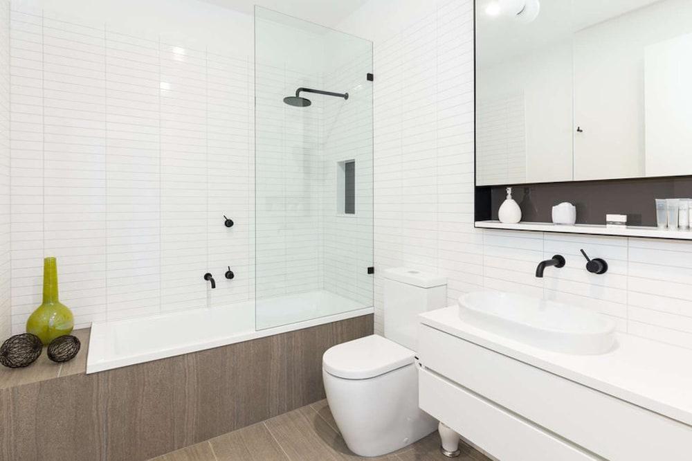 Class, Style and Location in Carlton Bathroom